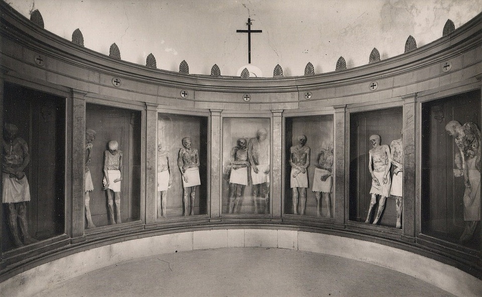 Bí ẩn về những thi thể kỳ lạ hàng trăm năm không phân hủy - 1