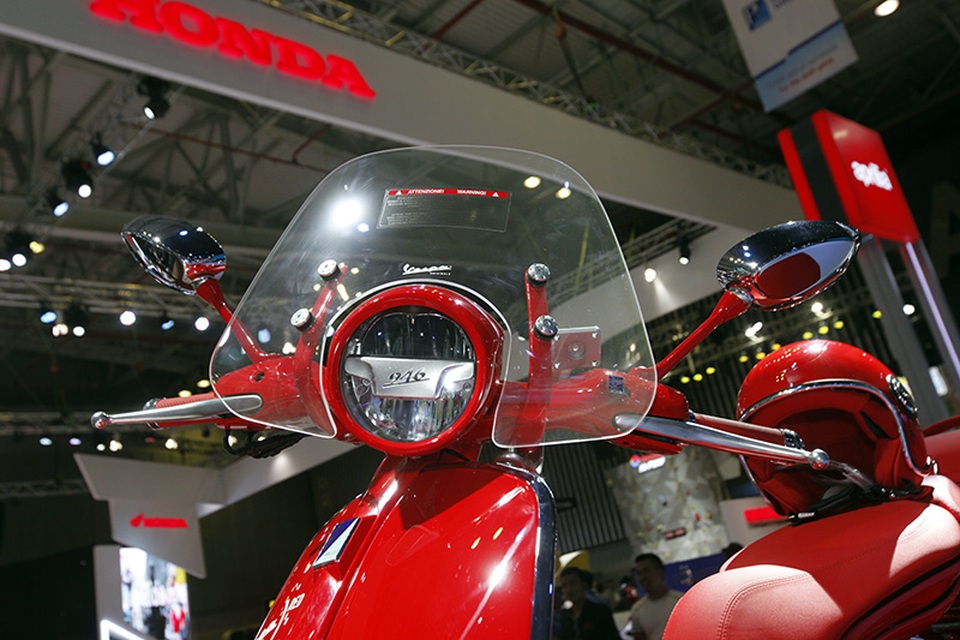 Vespa 946 RED - Hơn cả thời trang - 4 Vespa 946 RED - Hơn cả thời trang - 4