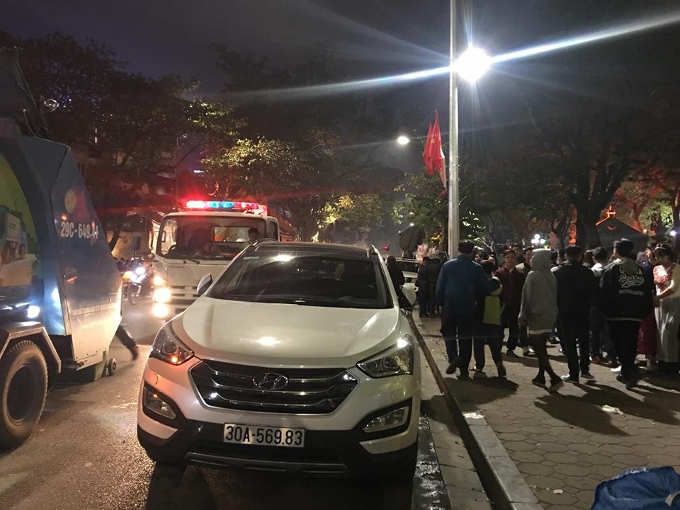 Người dân cả nước hân hoan trong phút giao thừa - 43 Người dân cả nước hân hoan trong phút giao thừa - 43