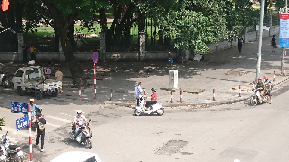 Công an vào cuộc, khu di tích Gò Đống Đa sạch bóng hàng quán - 1 Công an vào cuộc, khu di tích Gò Đống Đa sạch bóng hàng quán - 1