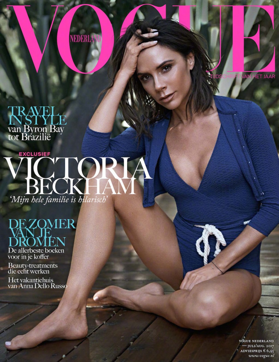 Victoria Beckham trẻ đẹp ở tuổi 43 - 1
Victoria Beckham xuất hiện trên trang bìa tạp chí Vogue, số tháng 7/2017. Cô chia sẻ về công việc của một nhà thiết kế thời trang và một phụ nữ có gia đình.
