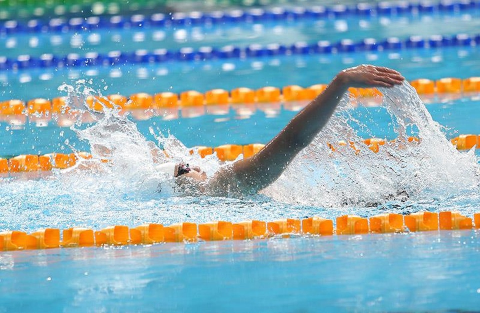 
Ánh Viên trên đường đương 100m bơi ngửa nữ, ảnh: Q.H
