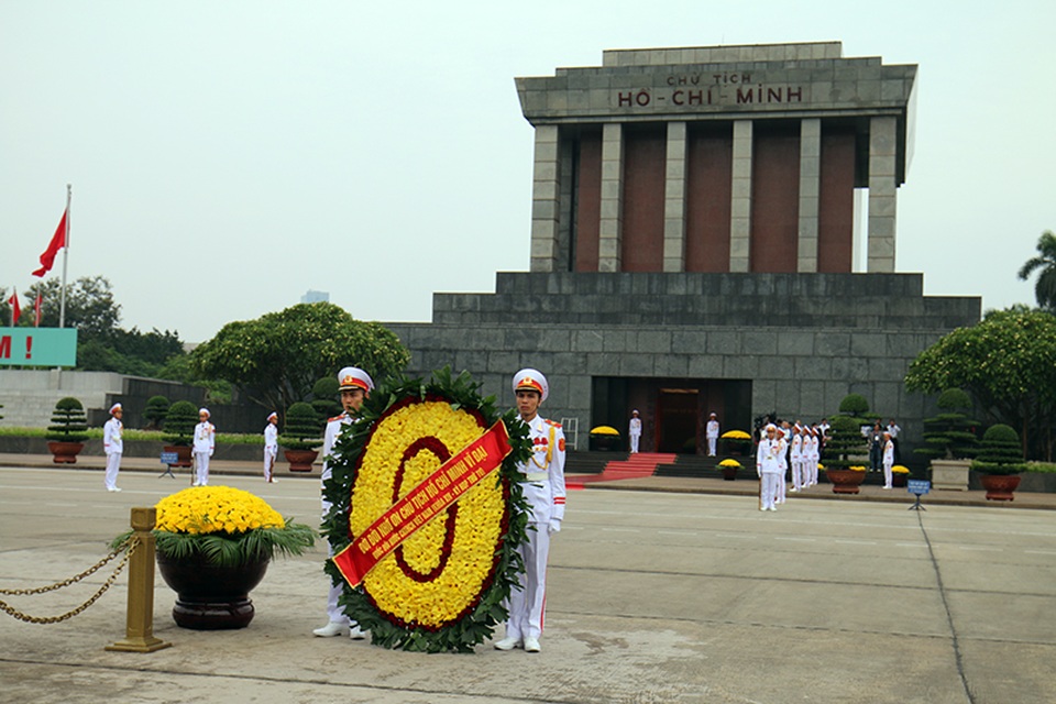 Lãnh đạo Đảng, Nhà nước vào Lăng viếng Chủ tịch Hồ Chí Minh - 1 Lãnh đạo Đảng, Nhà nước vào Lăng viếng Chủ tịch Hồ Chí Minh - 1