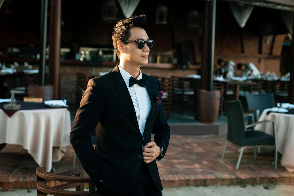Phan Hải “Người phán xử” đẹp hút hồn trong bộ ảnh mang phong cách “Điệp viên 007” - 2 Phan Hải “Người phán xử” đẹp hút hồn trong bộ ảnh mang phong cách “Điệp viên 007” - 2