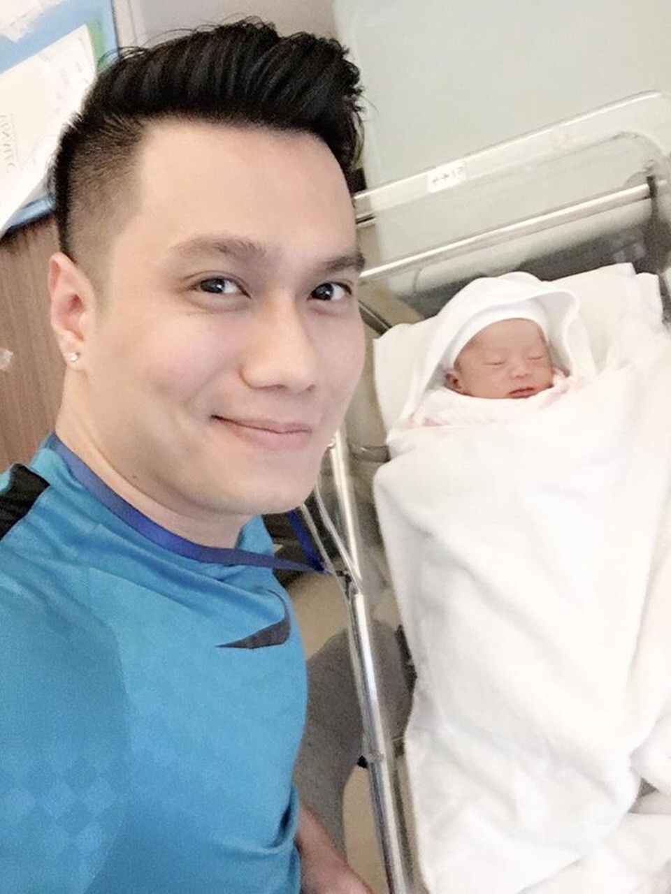 Diễn viên Việt Anh nghẹn ngào hồi tưởng quãng đời "lay lắt với bánh mì" - 4 Việt Anh: Tôi sẽ cố gắng hết mình để trở thành một người cha tốt.