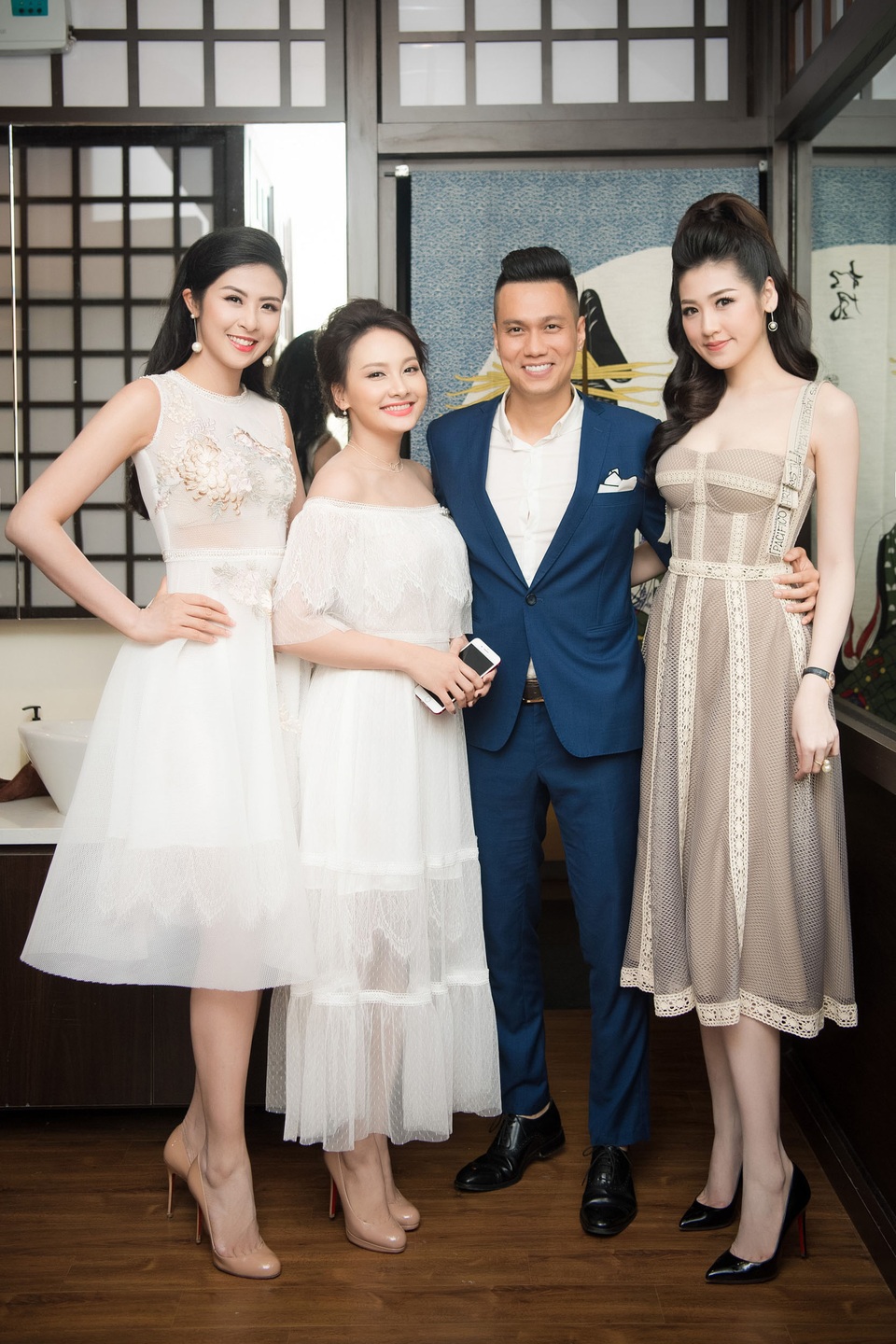 Bắt gặp Vân và Sơn của “Sống chung với mẹ chồng” tình tứ ngoài đời thực - 2 Bảo Thanh và Việt Anh chụp ảnh Hoa hậu Ngọc Hân - Tú Anh.