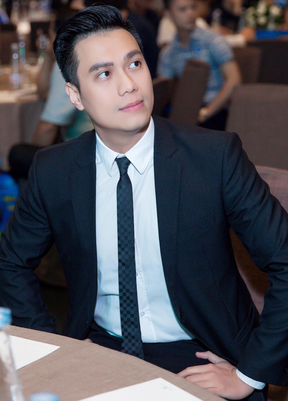 Nhìn lại năm cũ, nam diễn viên tâm sự anh hài lòng với tất cả mọi thứ và khẳng định gia đình vẫn hạnh phúc sau nhiều ồn ào tình cảm với bạn diễn Bảo Thanh khi đóng chung phim “Sống chung với mẹ chồng”.