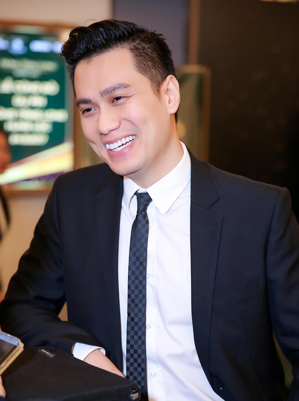 Anh cũng chia sẻ, với thành công từ “Người phán xử” khiến thu nhập bản thân tăng. Anh có điều kiện mua sắm cho gia đình và đầu tư về bất động sản.