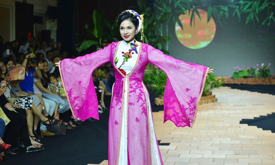 Việt Trinh hoá thân thành Hằng Nga, Sương Đặng lộng lẫy như hoàng hậu - 2 Việt Trinh hoá thân thành Hằng Nga, Sương Đặng lộng lẫy như hoàng hậu - 2