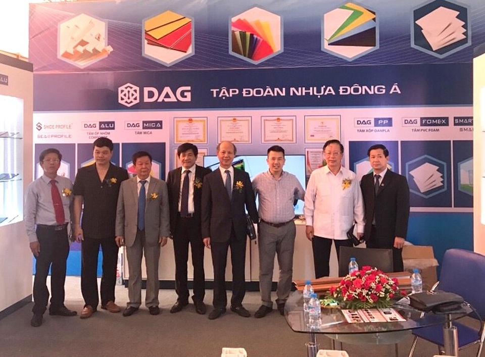 DAG tham dự triển lãm Quốc tế Vietbuild Đà Nẵng 2017 - 1
Lãnh đạo Bộ Xây dựng thăm gian hàng của DAG ngay ngày đầu khai mạc triển lãm Vietbuild Đà Nẵng
