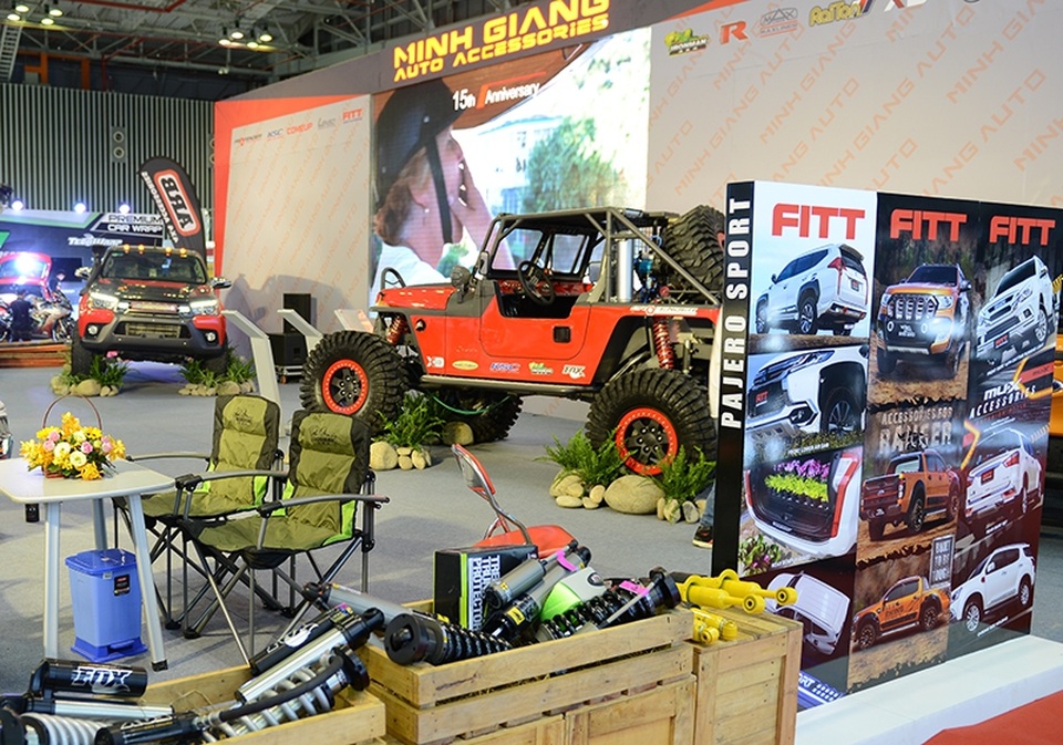 Khai mạc triển lãm Vietnam International Motor Show 2017 - 4 Triển lãm Vietnam International Motor Show năm nay xuất hiện nhà phân phối chính thức và độc quyền của các hãng danh tiếng như ARB, FIT, Ironman4x4...