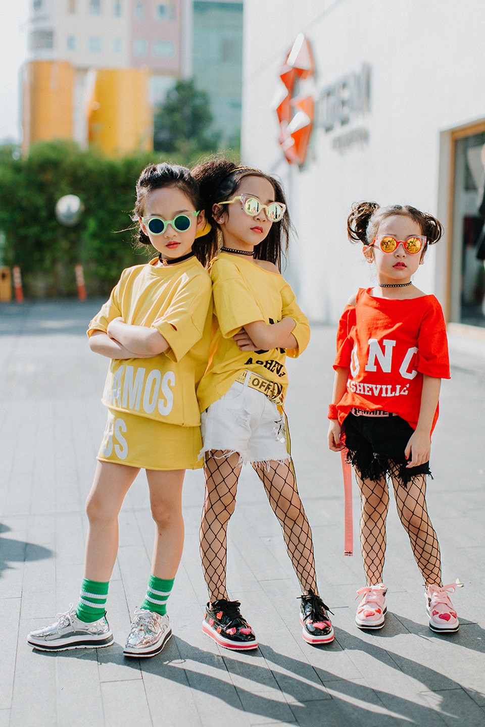Nhóm mẫu nhí sành điệu "đổ bộ" Tuần lễ thời trang quốc tế VN - 10 Nhóm mẫu nhí sành điệu "đổ bộ" Tuần lễ thời trang quốc tế VN - 10