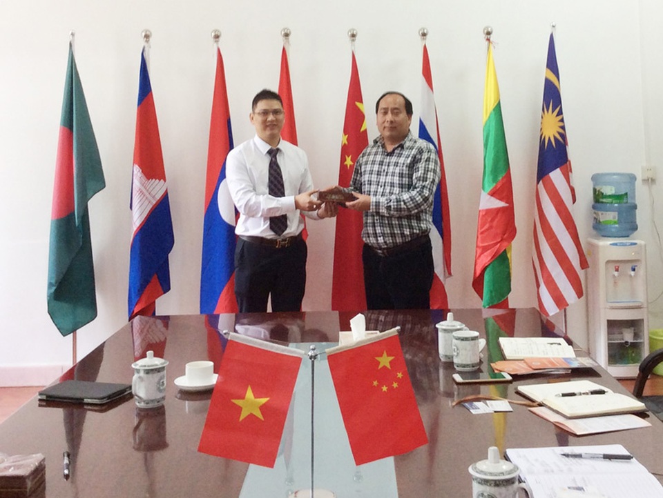 12 trường đại học hàng đầu Trung Quốc công bố học bổng toàn phần năm 2017 - 1 
Đại diện Vinahure trực tiếp kí hợp tác tuyển sinh cùng các trường tại Trung Quốc