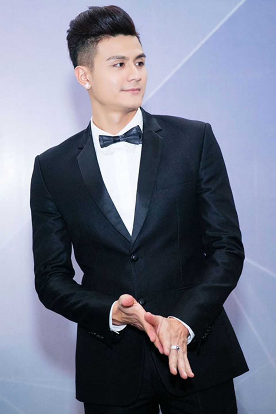 Giữa lùm xùm The Face “chọn vội” BGK, liệu ai đảm nhận vị trí host? - 1 Là người đảm nhận vai trò host cho The Face mùa 1, siêu mẫu Vĩnh Thụy cũng được cho là có nhiều khả năng sẽ tiếp tục đảm nhận vai trò này ở mùa thứ 2.