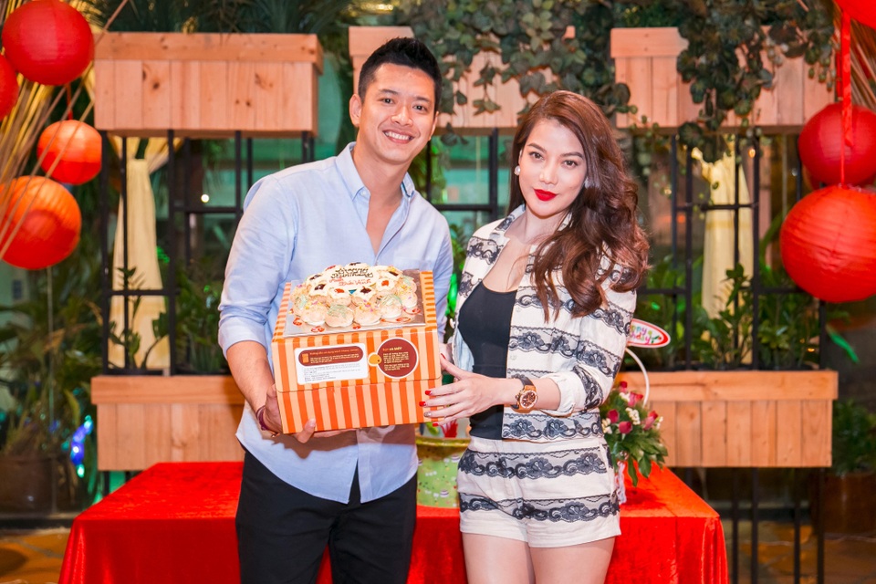 
Tới rất sớm trong buổi tiệc của Đức Vĩnh là diễn viên xinh đẹp Trương Ngọc Ánh
