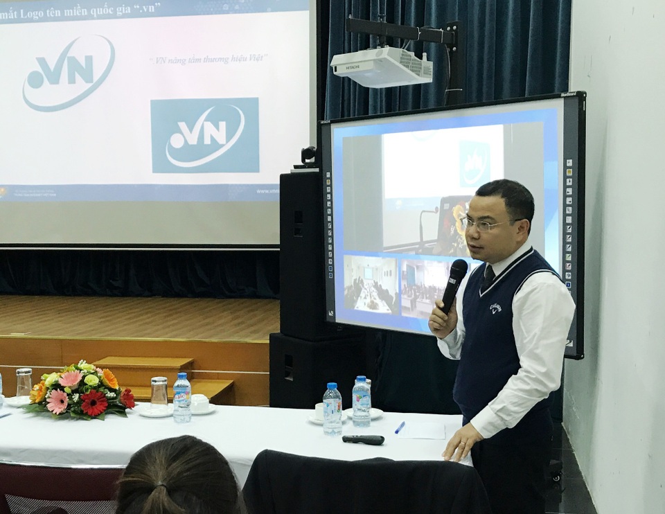 Tên miền “.VN” có lượng đăng ký cao nhất khu vực ASEAN - 1 Đại diện của VNNIC phát biểu tại hội nghị tổng kết công tác năm 2017.