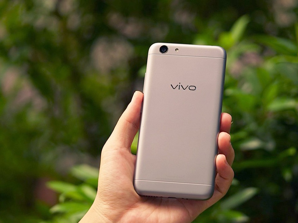 Loạt điện thoại chụp ảnh selfie sáng giá ở phân khúc phổ thông - 1