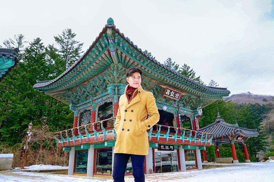 Nơi đây có rất nhiều địa điểm du lịch, từ những địa danh lịch sử đến những nơi có cảnh đẹp nổi tiếng. Daegwallyeong-myeon, nơi có nông trại Samyang nằm trên cao nguyên xa xôi, trang trại cừu, các di tích Phật giáo Buddhist relics, công viên quốc gia Odaesan, nông trại Herbnara...