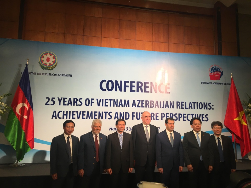 Việt Nam là đối tác tiềm năng của Azerbaijan trong nhiều lĩnh vực - 2 Các vị đại biểu, quan chức tới tham dự hội nghị (Ảnh: Đức Hoàng)