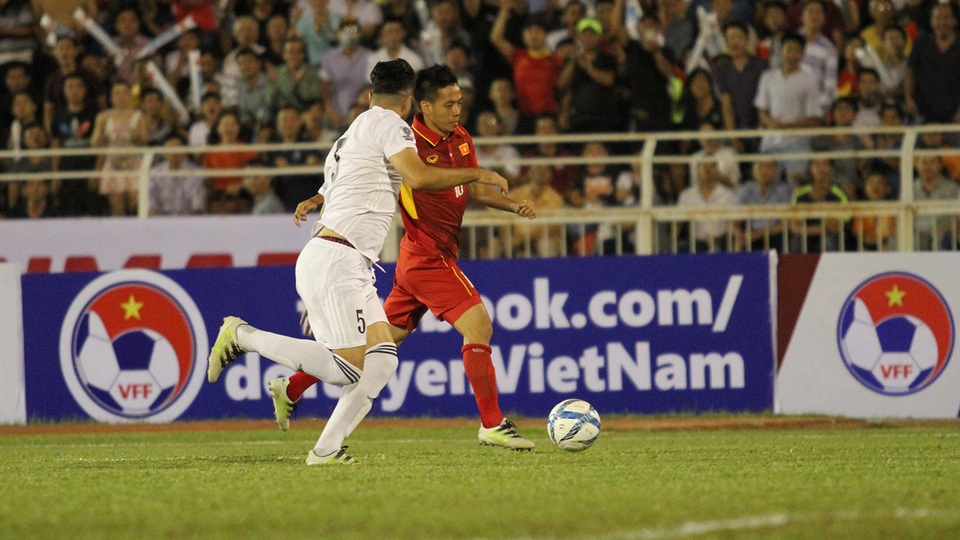Đội tuyển Việt Nam bất phân thắng bại với Jordan - 4
Văn Quyết chơi đầy năng nổ bên cánh trái - Ảnh: Trọng Vũ