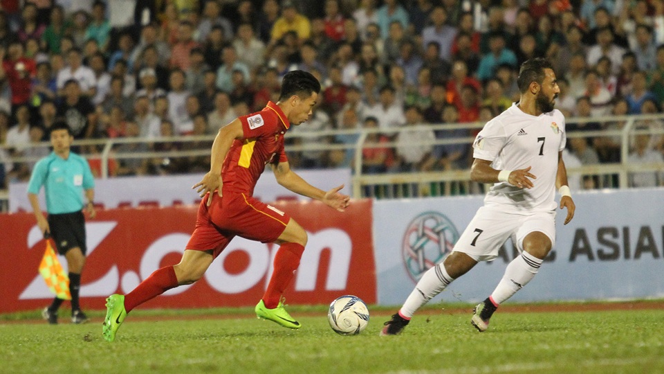 Đội tuyển Việt Nam bất phân thắng bại với Jordan - 5
Công Phượng không thể hiện được nhiều trên sân - Ảnh: Trọng Vũ