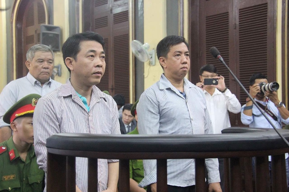 Vụ VN Pharma: Bản án của tòa chưa nhận được sự đồng tình - 1 Dư luận bức xúc cho rằng án 12 năm tù giam tuyên cho bị cáo đầu vụ VN Pharma về tội buôn lậu được cho là chưa tương xứng tội phạm, phải tuyên huỷ.