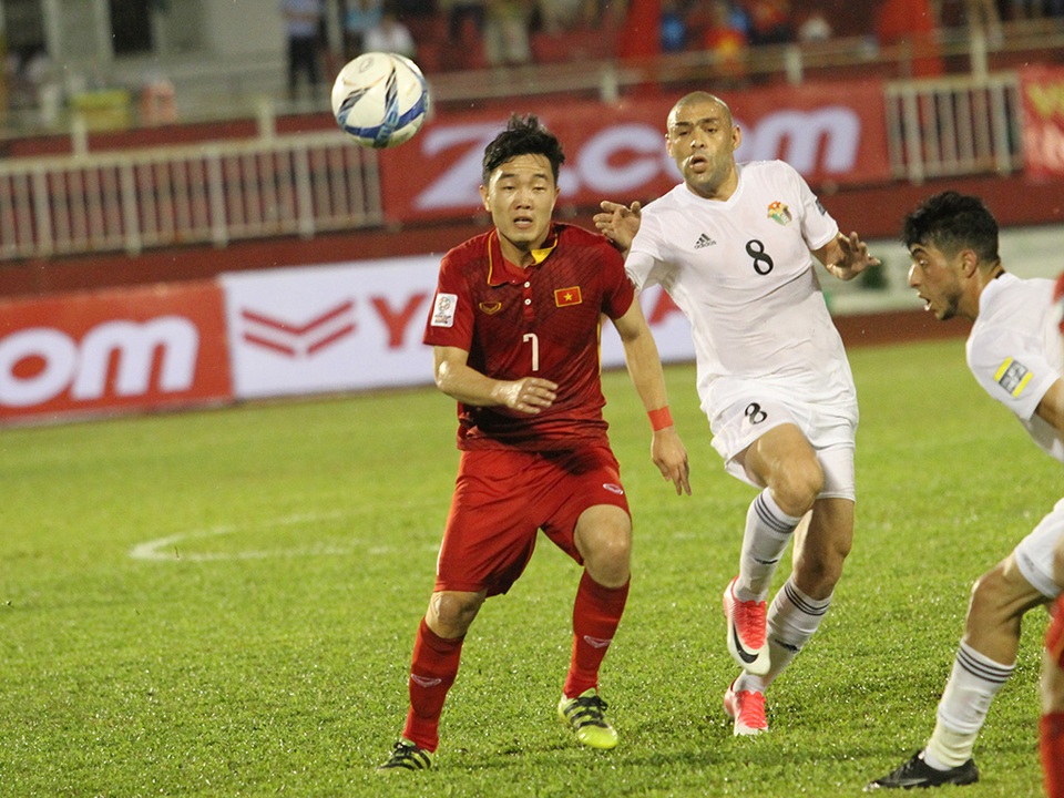 Đội tuyển Việt Nam bất phân thắng bại với Jordan - 2
Xuân Trường đang chơi tốt với những đường chọc khe sắc sảo - Ảnh: Trọng Vũ