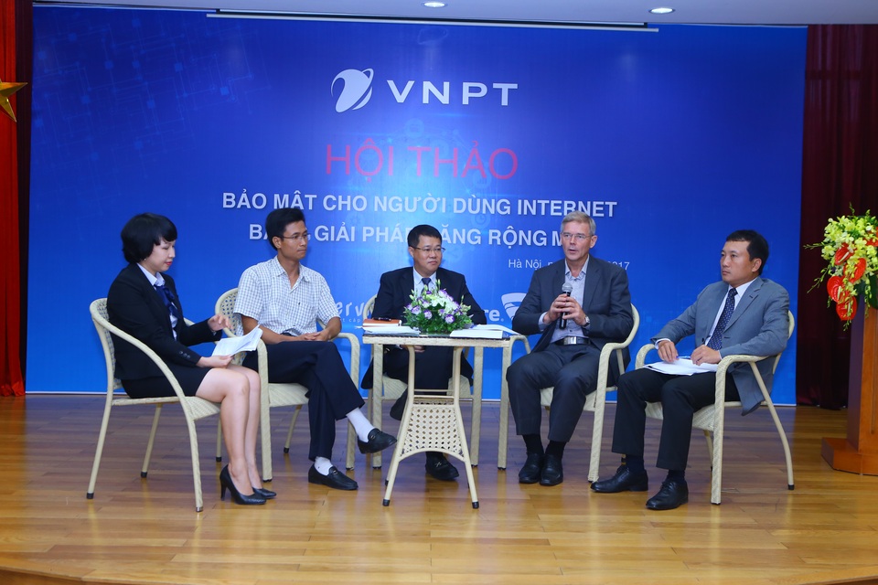 Nhà mạng đầu tiên đưa ra giải pháp Internet an toàn - 1
Hội thảo Bảo mật cho người dùng Internet diễn ra tại Hà Nội.