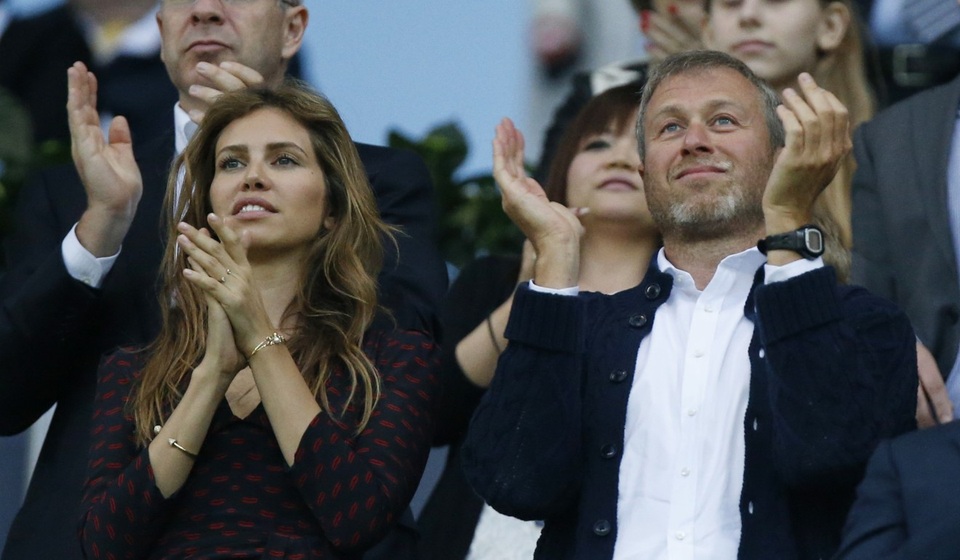 Báo Mỹ: Con rể ông Trump thân thiết với tỷ phú Nga Abramovich - 2 Vợ chồng tỷ phú Nga Abramovich (Ảnh: AP)