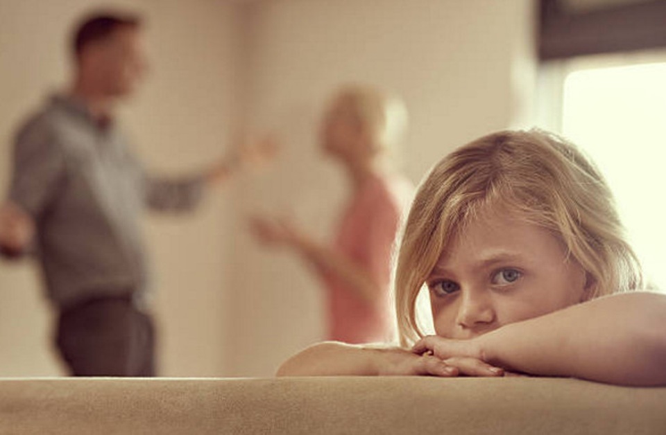 Chồng ngoại tình vẫn ở lại bên vợ chỉ vì con - 1