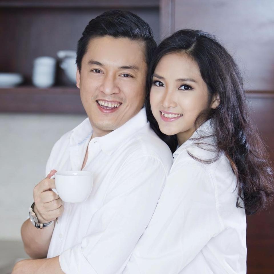 Vợ ca sĩ Lam Trường đã sinh con gái tại Mỹ - 3 Lam Trường hiện tại bước sang tuổi 42, anh lớn hơn vợ Yến Phương 15 tuổi, thế nhưng anh vẫn rất trẻ trung và xứng đôi với vợ trẻ
