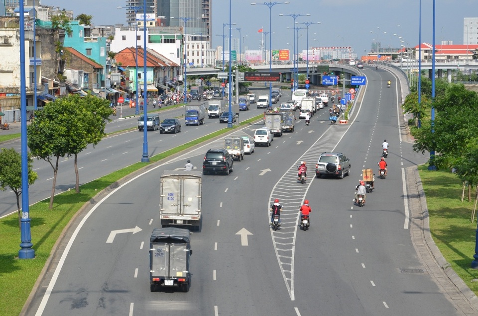 TPHCM sẽ có biển chỉ đường bằng tiếng Anh - 1 Đường Võ Văn Kiệt sẽ gắn biển báo chỉ đường bằng tiếng Anh (ảnh: Đình Thảo)