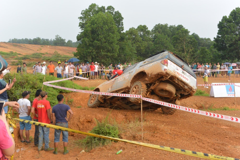 Gập ghềnh một cuộc chơi xe - 6
Khi đã có đủ đam mê, off-road không chỉ là cuộc đua mà nó còn là một môn thể thao giải trí giảm tải những áp lực trong cuộc sống và công hiến tốt hơn nữa cho gia đình và xã hội, trưởng ban tổ chức chia sẻ.