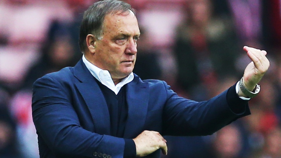 Pháp - Hà Lan: Cửa thoát nào cho "Cơn lốc màu da cam"? - 1 
Dick Advocaat đang nỗ lực cứu Hà Lan