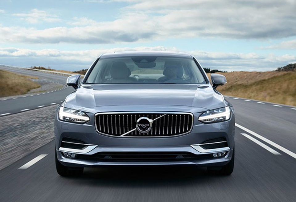 Mercedes-Benz lắp ráp thêm E250, Volvo đưa S90 mới về Việt Nam - 3 Volvo S90 được nhập khẩu nguyên chiếc từ châu Âu