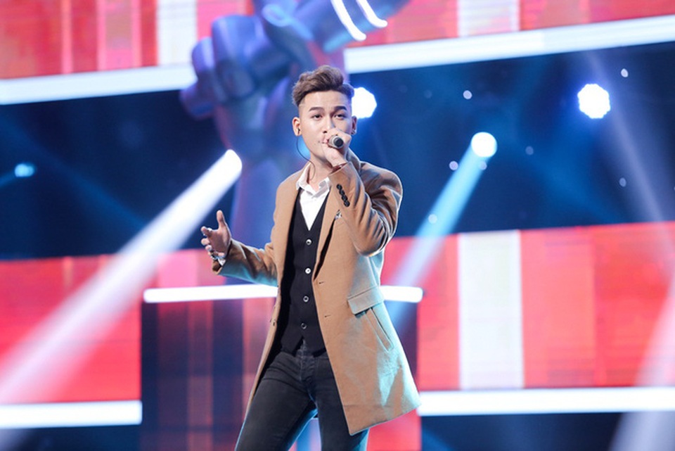 Hành trình lên ngôi Quán quân Giọng hát Việt 2017 của Ali Hoàng Dương - 3 Ở vòng Đo ván với ca khúc Lạc nhau có phải muôn đời, Ali Hoàng Dương đã vượt qua đối thủ Đào Tín để được HLV Thu Minh lựa chọn đi tiếp.