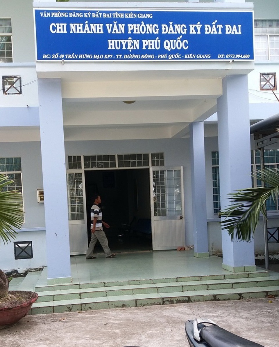 Bắt tạm giam Giám đốc và Phó Giám đốc Văn phòng Đăng ký đất đai Phú Quốc - 1
Chi nhánh VPĐK đất đai huyện Phú Quốc.