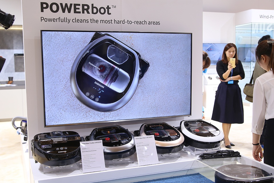 Samsung trình diễn loạt thiết bị điện tử gia dụng tại SEAO Forum 2017 - 5 Máy hút bụi VR7000 POWERbot