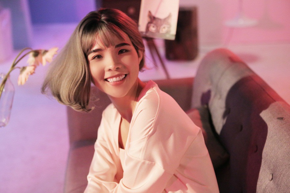 Vũ Cát Tường diện váy ngủ, trải lòng về “nỗi buồn đau đớn của đời nghệ sĩ” - 2 Ai bảo Vũ Cát Tường theo đuổi phong cách tomboy thì không thể dịu dàng, nữ tính được?, cô nói.