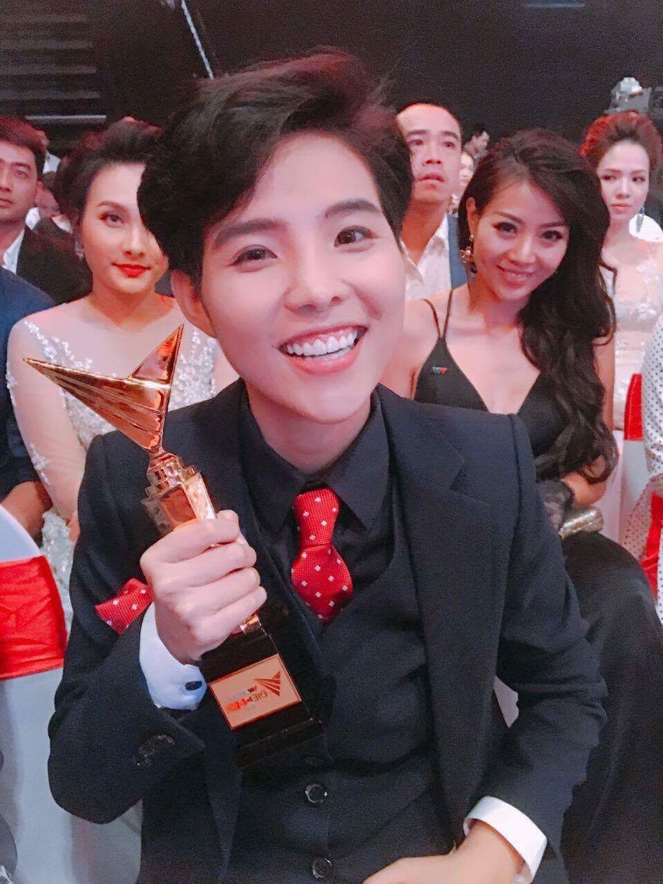 Vũ Cát Tường giành giải “Nữ ca sĩ ấn tượng”. (Ảnh: CB).