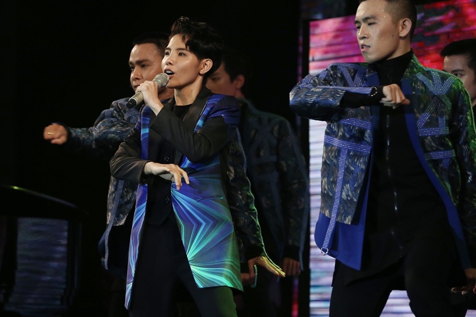 Vũ Cát Tường khép lại bằng ca khúc Don’t you go sôi động. Giữa những tràng pháo tay không dứt, lời nhắn nhủ của Vũ Cát Tường khiến ai cũng không nỡ đứng dậy ra về.