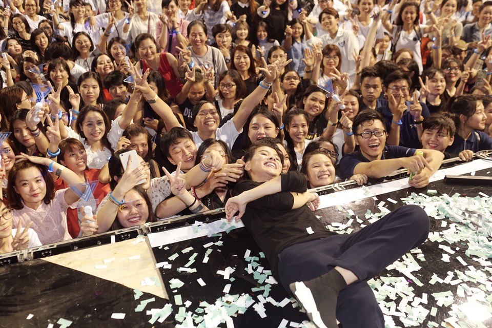 Vũ Cát Tường khoe cây đàn dương cầm 5 tỷ đồng độc nhất tại Việt Nam - 22