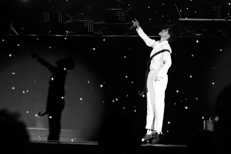 Bên cạnh đó, lần đầu tiên ca khúc do chính Vũ Cát Tường sáng tác dành riêng cho fan – Forever Mine được cô trình diễn trên sân khấu. Nhiều người không khỏi xúc động bởi những ca từ ý nghĩa, giai điệu đầy cảm xúc vang lên trong một không khí ấm cúng cùng sự hòa giọng của hàng nghìn khán giả tại đêm nhạc với Vũ Cát Tường.