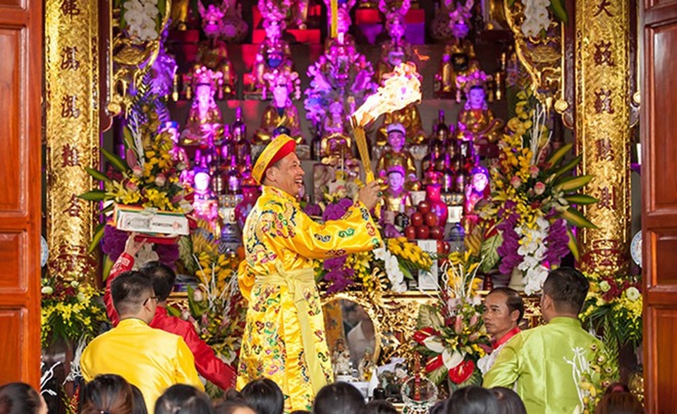 Thủ nhang Vũ Đức Quyết trong lễ khánh thành đền Phúc Thủy Linh Từ.