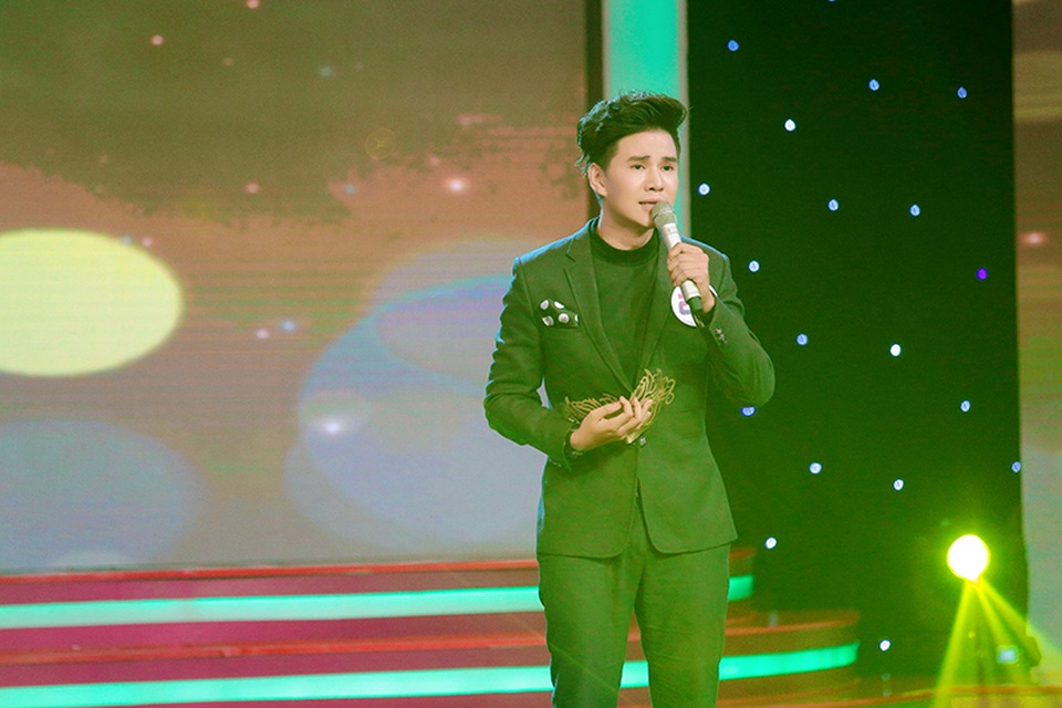 
Tham gia gameshow truyền hình như cách Cường tiếp cận khán giả và thể hiện khả năng khác ngoài MC. Cường vui khi giọng hát được khen hay và ấm. Nếu không bị lật mặt quá sớm thì chắc chắn cơ hội thể hiện mình còn nhiều. Dù tiếc nhưng Cường vẫn vui vẻ và coi đó như cơ duyên, anh nói.
