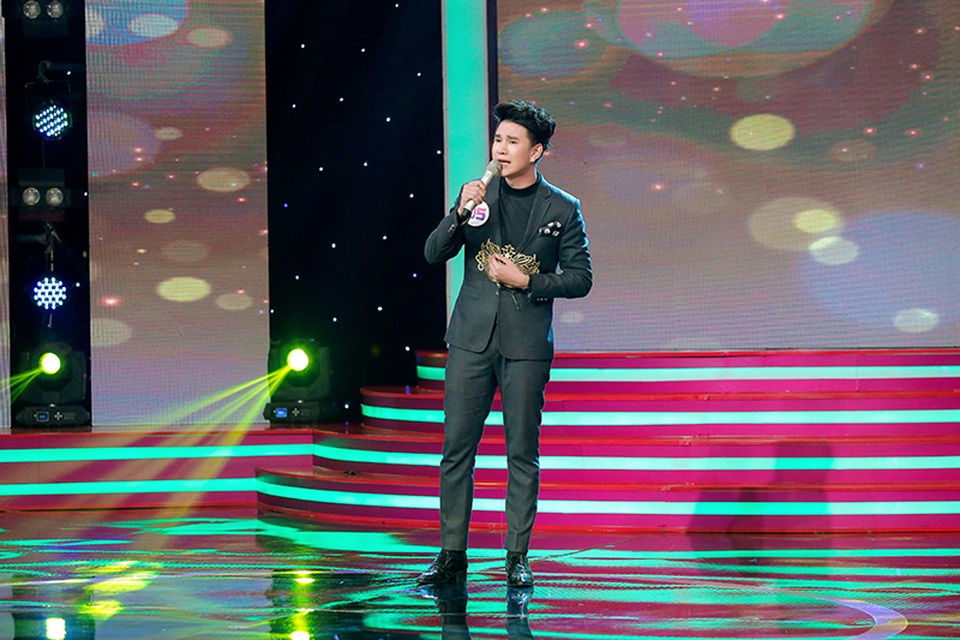 Lúc này, Vũ Mạnh Cường bày tỏ mong muốn được một lần song ca với đàn chị Cát Tường. Nữ MC cười duyên dáng và thổ lộ nếu sau này có cơ hội ca hát trở lại, cô sẽ song ca cùng Vũ Mạnh Cường. Điều này khiến nam MC vừa cảm động vừa thích thú.