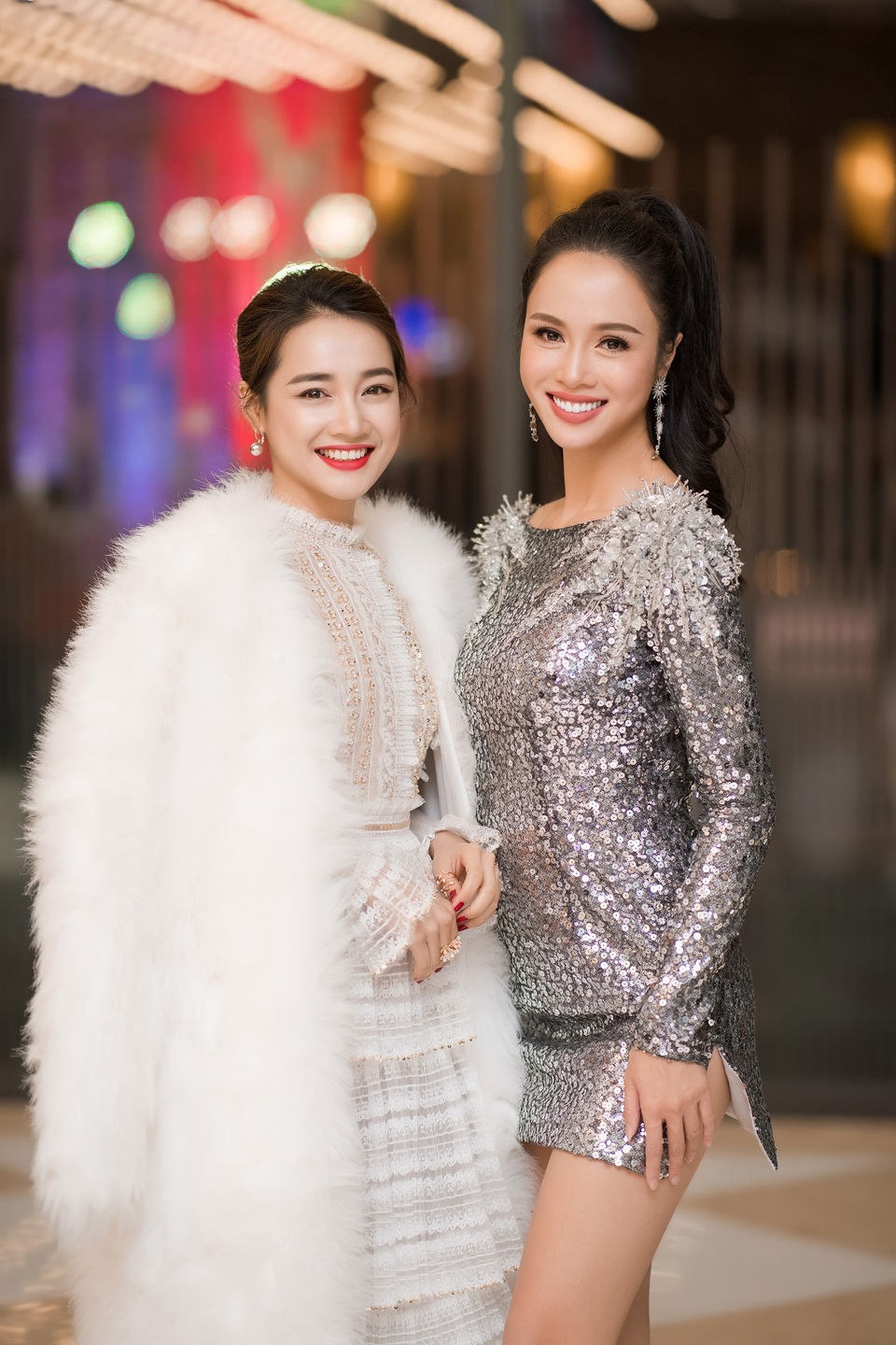 Vũ Ngọc Anh và Nhã Phương như thể ở hai vùng thời tiết khác nhau.