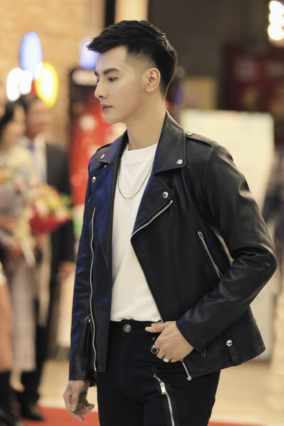 Cường Bely cho biết, anh từng có dịp cộng tác với Vũ Ngọc Anh trong lĩnh vực thời trang. Anh quý mến Vũ Ngọc Anh bởi tác phong làm việc chuyên nghiệp, nghiêm túc.