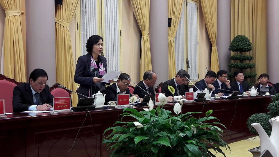 Lập quỹ tích luỹ trả nợ để đảm bảo khả năng “gánh” nợ của Chính phủ - 1 Thứ trưởng Tài chính Vũ Thị Mai tại buổi họp báo công bố luật.