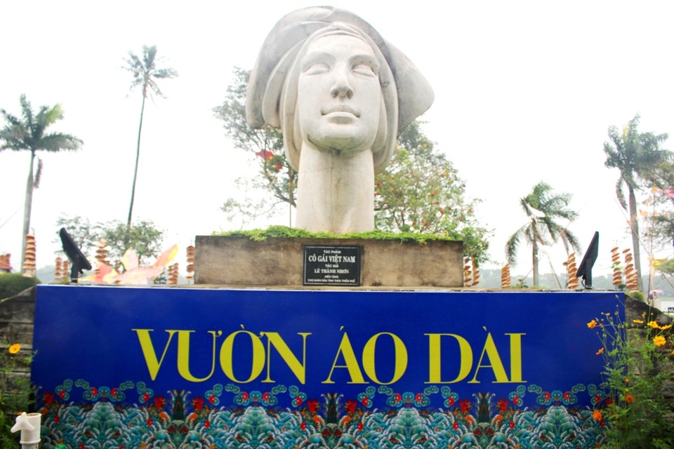 Độc đáo không gian “Vườn áo dài” bên dòng sông Hương - 1 Lần đầu tiên, tại Festival Nghề truyền thống Huế tổ chức Vườn áo dài